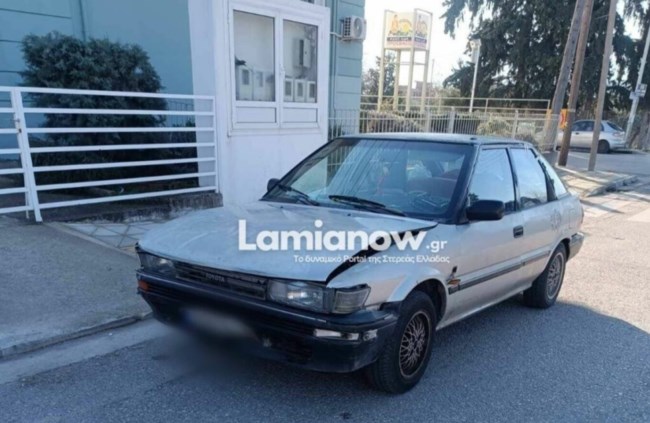 Τροχαίο στη Λαμία: Αυτοκίνητο τούμπαρε μετά από σύγκρουση με άλλο ΙΧ - Τραυματίστηκε ηλικιωμένος