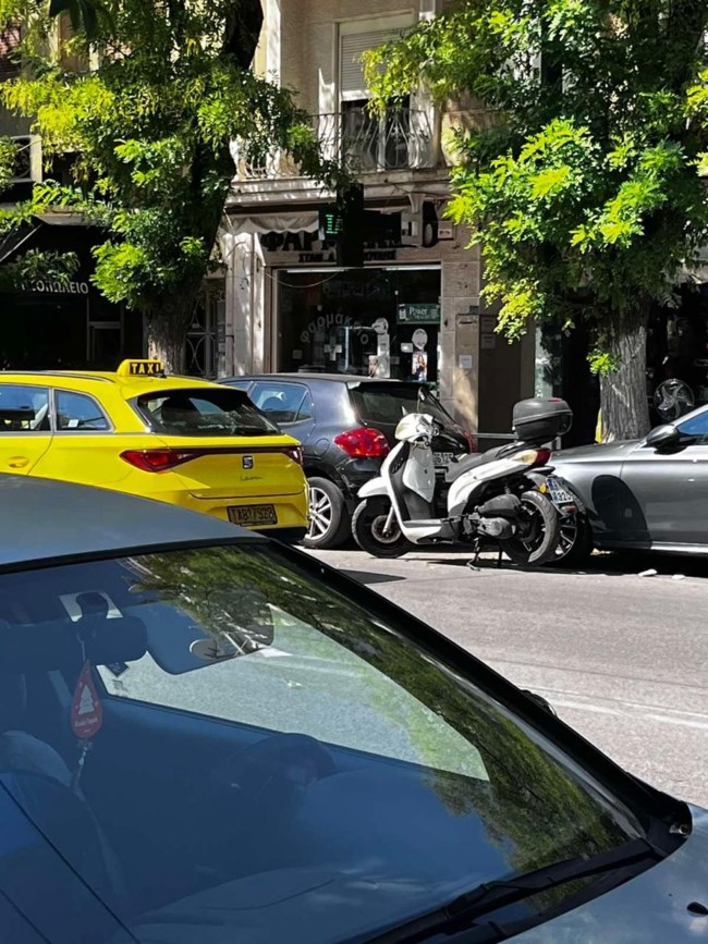 ΕΟΠΥΥ: Βίντεο - ντοκουμέντα από τη δράση των κυκλωμάτων με τα φάρμακα - Έβγαιναν με κούτες από τα φαρμακεία