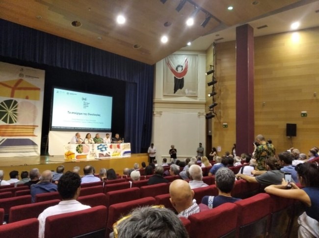Επεισόδιο με την Ντόρα Μπακογιάννη στα Χανιά: Τη φυγάδευσαν από το φεστιβάλ βιβλίου
