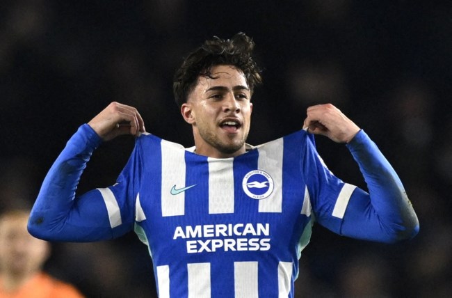 Ο Μπάμπης Κωστούλας "τρέλανε" την Premier League με απίθανο γκολ - Το "ανάποδο ψαλίδι" [βίντεο]