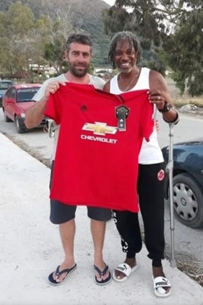 ΖΑΚΥΝΘΟΣ ΑΠΑΤΕΩΝΑΣ ΠΟΥ ΠΑΡΙΣΤΑΝΕ ΤΟΝ ΡΕΜΙ ΜΟΟΥΖΕΣ