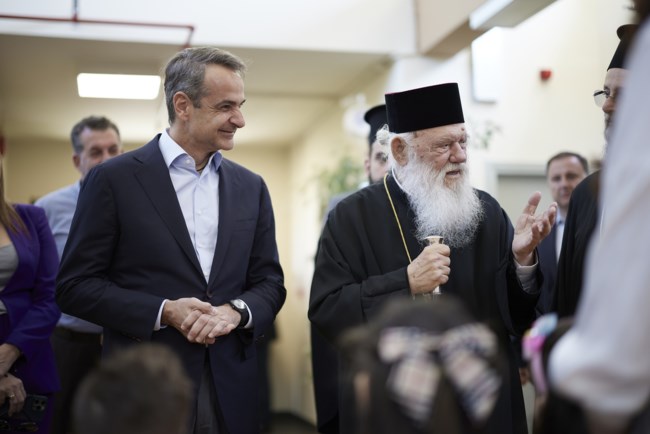 Ο Κυριάκος Μητσοτάκης προσπαθεί να κλείσει το ρήγμα με την Εκκλησία - Νέα κοινή εμφάνιση με Ιερώνυμο