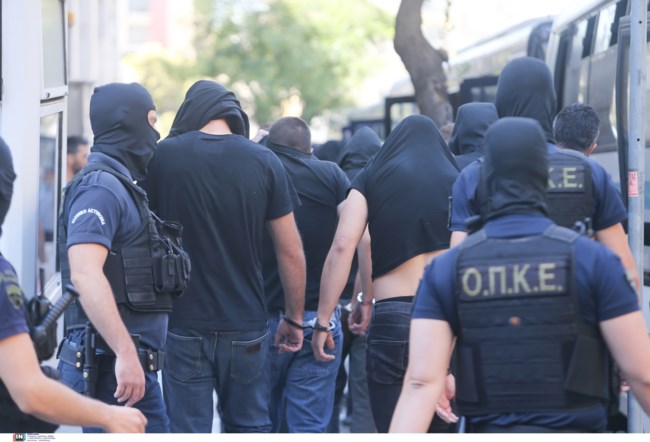 Νέα Φιλαδέλφεια: Ποινική δίωξη για 4 κακουργήματα και 7 πλημμελήματα σε βάρος των 104 συλληφθέντων