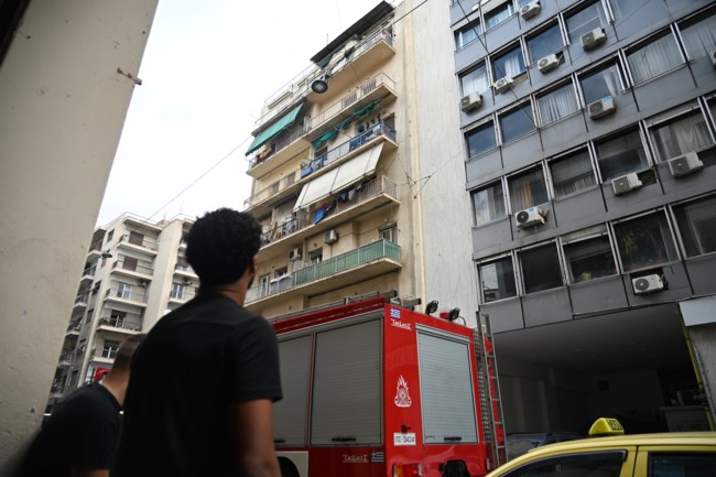 Αχαρνών: Άνδρας σε αμόκ απειλεί να ανατινάξει φιάλη υγραερίου - Εκκενώθηκε το υπουργείο Αγροτικής Ανάπτυξης