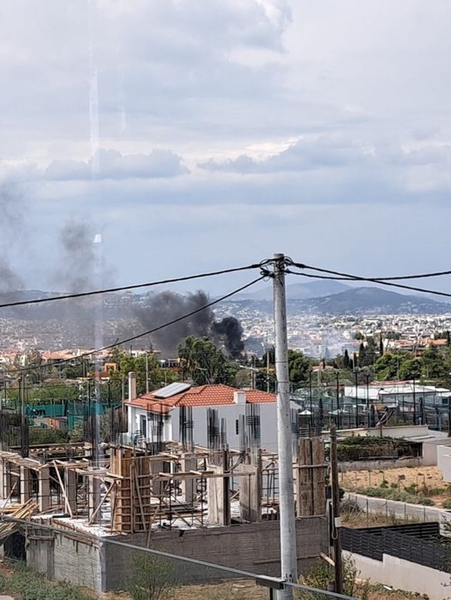 Φωτιά σε χαμηλή βλάστηση στο Χαλάνδρι: Μεγάλη κινητοποίηση της Πυροσβεστικής