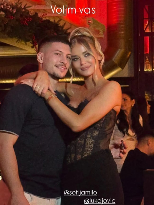 Γενέθλια με κιτρινόμαυρη τούρτα για τον Λούκα Γιόβιτς - Εντυπωσιακή εμφάνιση από την σύζυγό του [βίντεο]