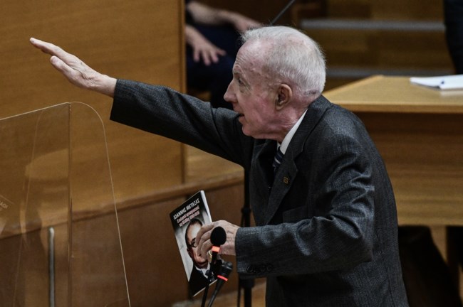 Αμετανόητος ο Κώστας Πλεύρης: Χαιρέτισε ξανά ναζιστικά - "Εμείς πιστεύουμε στον Μεταξά και χαιρετάμε έτσι"