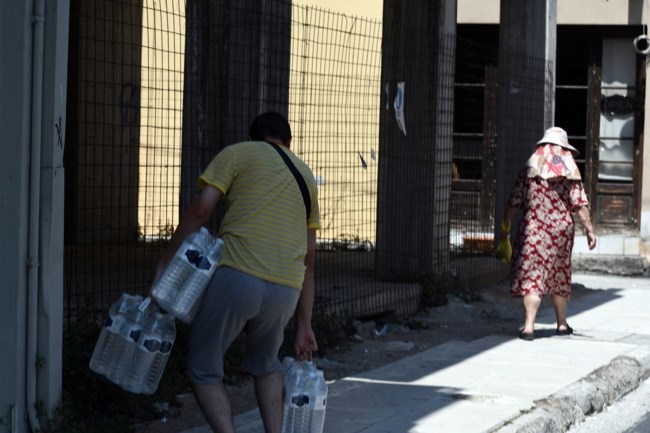 Πώς θα καταλάβουμε ότι πάθαμε θερμοπληξία, πώς την αντιμετωπίζουμε, ποια πρέπει να είναι η πρώτη μας αντίδραση