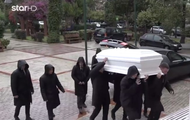 Τροχαίο στη Λούτσα: Ανείπωτη θλίψη στην κηδεία του 24χρονου Σωτήρη - Στεφάνι από τον Κυριάκο Μητσοτάκη