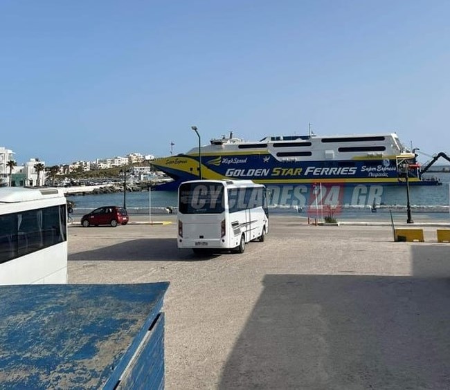 Τήνος: Έπεσε στα βράχια το πλοίο Super Express - Εχει "μείνει" στο λιμάνι [Εικόνες]