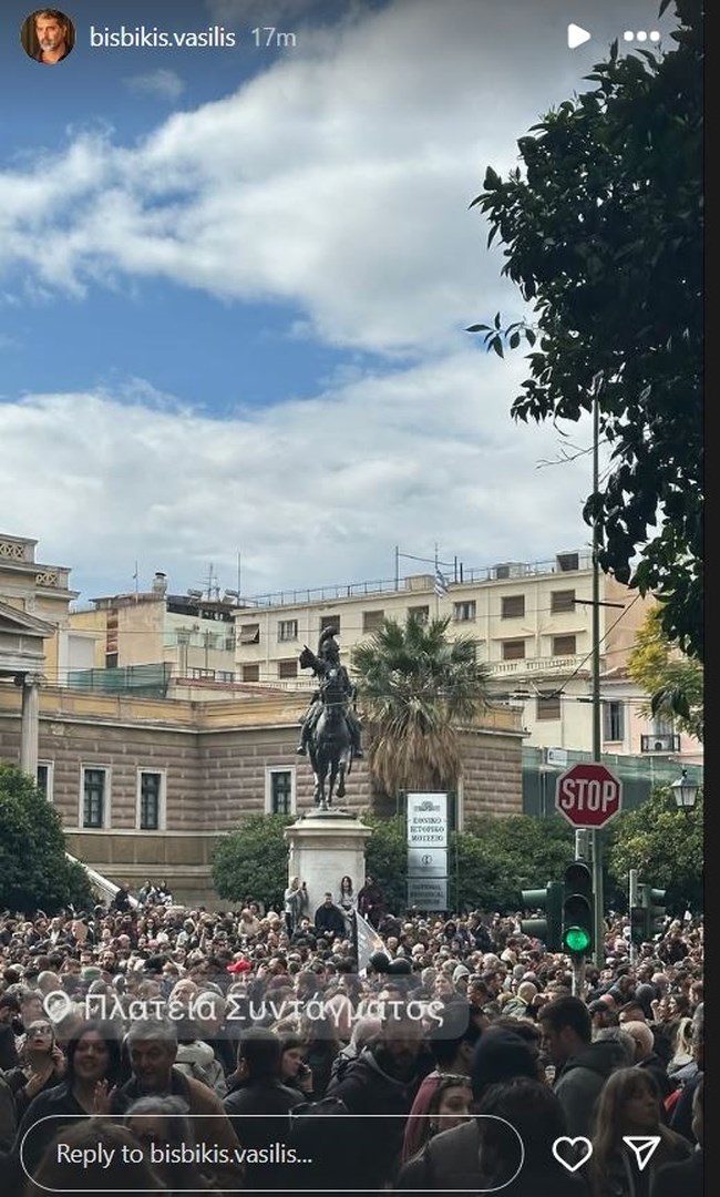 Καλλιτέχνες και επώνυμοι στις συγκεντρώσεις των Τεμπών - Ποιοι έδωσαν το παρών [εικόνες]