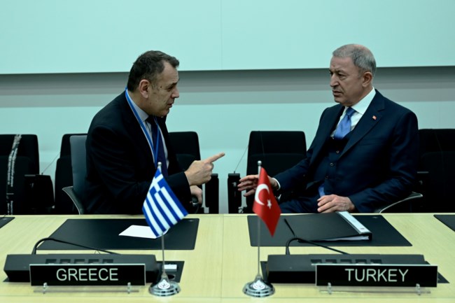 Ξαφνική συνάντηση Παναγιωτόπουλου με Ακάρ στο ΝΑΤΟ- Τρία 24ωρα μετά το τετ α τετ Μητσοτάκη- Ερντογάν