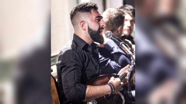 Βαρύ πένθος για τον μουσικό Σήφη Γιανναράκη στα Χανιά: Απανθρακώθηκε μέσα στο αυτοκίνητό του - Σήμερα η κηδεία του [εικόνες]