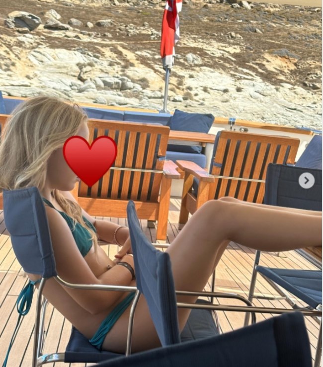 Tζούλια Σαρκοζί: Η κατάξανθη κόρη του Νικολά Σαρκοζί και της Κάρλα Μπρούνι έγινε 12 ετών