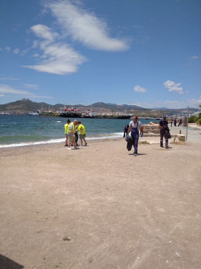 Απίστευτο: Περισσότερα από 500 κιλά σκουπίδια στο βυθό της Ελευσίνας [εικόνες]