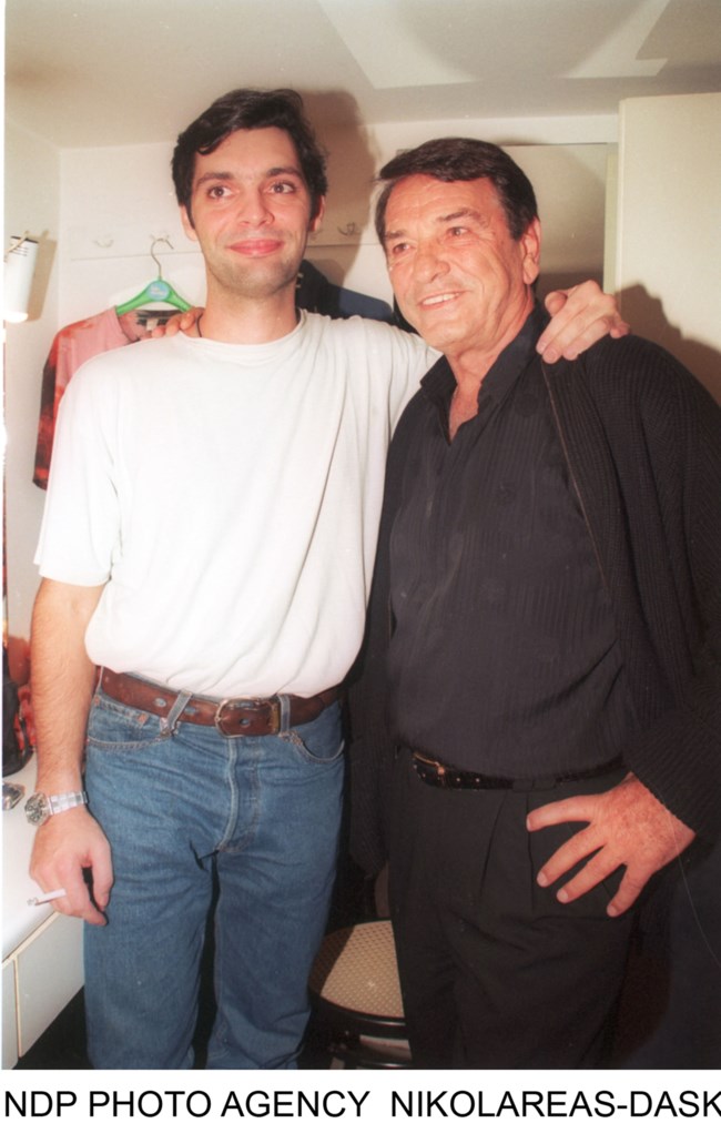 Throwback φωτό: Νίκος και Αλκης Κούρκουλος στο γήπεδο, με γυαλιά, γοητεία και πολύ στιλ