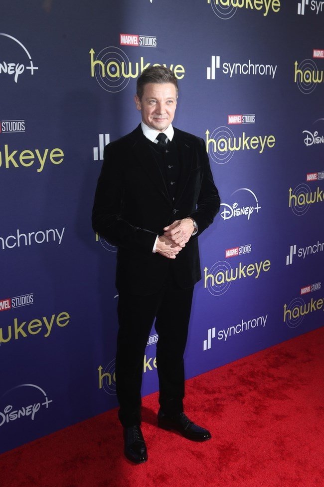 "Βλέπω στον καθρέφτη έναν τυχερό άνθρωπο": Ο ηθοποιός Τζέρεμι Ρένερ σπάει την σιωπή του μετά το ατύχημα