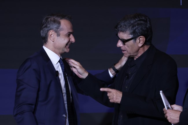 Συζήτηση Μητσοτάκη με Γιάννη Μπέζο: "Είμαι και πολιτικός και τεχνοκράτης - Δεν θα διαβάσω το βιβλίο του Τσίπρα"