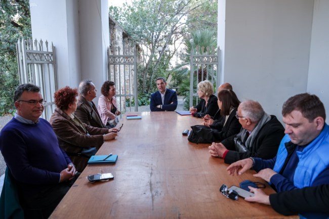 ΑΛΕΞΗΣ ΤΣΙΠΡΑΣ ΓΛΥΠΤΑ ΠΑΡΘΕΝΩΝΑΣ