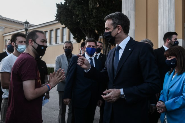 Μητσοτάκης - Σασόλι: Η τυχαία συνάντηση με Ιταλούς φοιτητές στο Ζάππειο [Εικόνες]