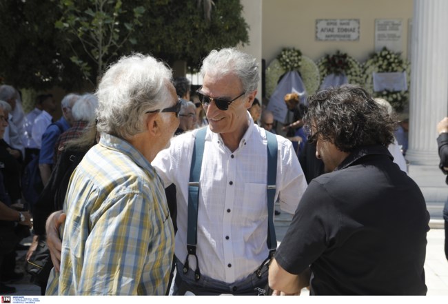 Βασίλης Παπαβασιλείου: Συγκίνηση στο τελευταίο αντίο στον σπουδαίο θεατράνθρωπο - Ποιοι έδωσαν το παρών