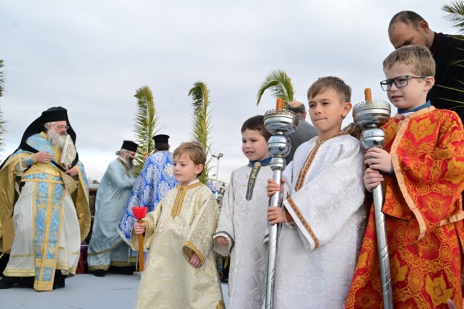 Μεγαλοπρεπής ο εορτασμός των Θεοφανίων σε Αθήνα και Πειραιά - Εικόνες & βίντεο από τον Αγιασμό των Υδάτων