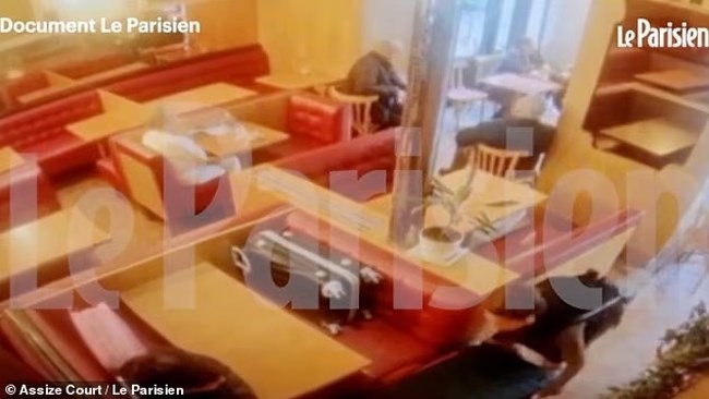 Φρίκη: Βίντεο-ντοκουμέντο για τη 12χρονη Λολά στο Παρίσι - Η 27χρονη ανοίγει σε μπιστρό το μπαούλο όπου κρύβει το πτώμα