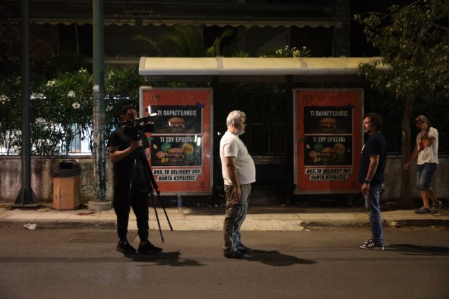 Η στιγμή που ο 49χρονος οδηγός στο Χαλάνδρι εντοπίζεται ξαπλωμένος μέσα στα αίματα - Φώναζε "μαχαιρώστε με"