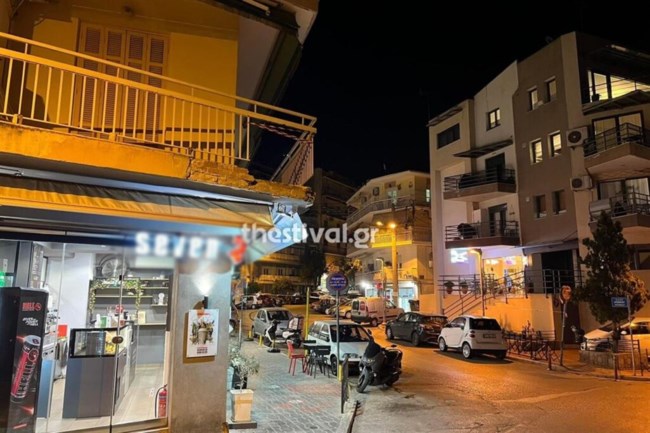 Θεσσαλονίκη: Νταλίκα ξήλωσε μπαλκόνι διαμερίσματος [Εικόνες]