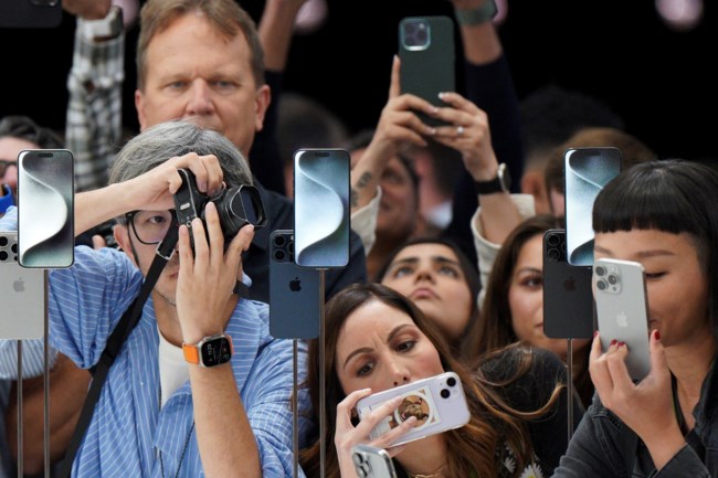 Apple: Αυτά είναι τα iPhone 15, Plus και Pro - Πανζουρλισμός στην παρουσίασή τους- Πότε κυκλοφορούν και σε ποιες τιμές