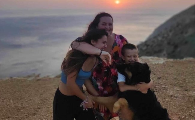 Η 46χρονη μητέρα που αποφάσισε να χτίσει τη ζωή της στη Γαύδο, το νοτιότερο άκρο της Ευρώπης [εικόνες]