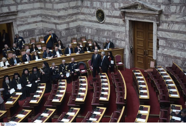 Όλα έτοιμα μέσα στη Βουλή