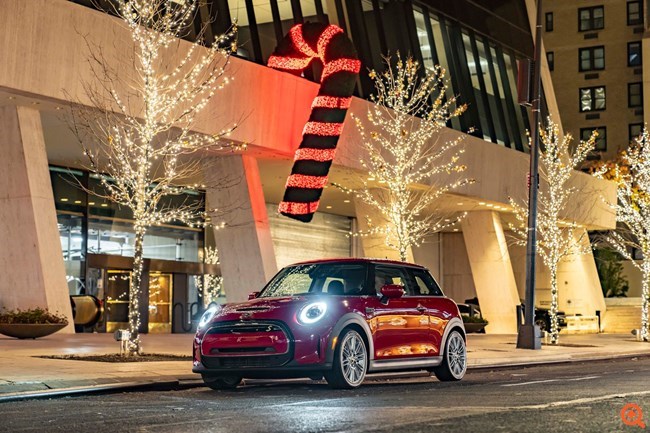 Χριστούγεννα στη Ν. Υόρκη με MINI Cooper SE