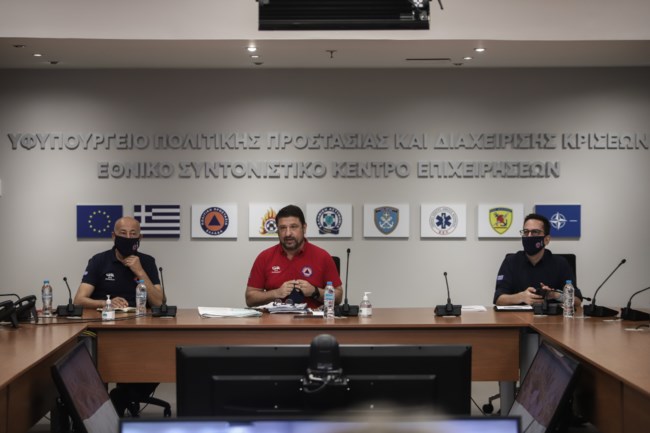 Κακοκαιρία Ιανός: Σε κατάσταση έκτακτης ανάγκης 8 περιοχές στη Δυτική Ελλάδα - Κλείνουν σχολεία και πορθμεία