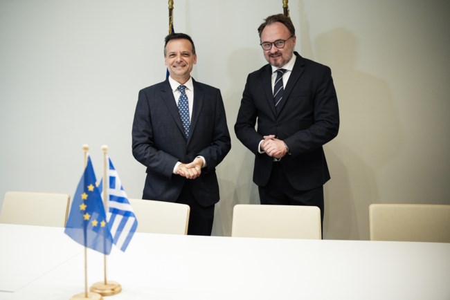 Συνάντηση Δούκα με τον Ευρωπαίο Επίτροπο για τη στέγαση: Απτά αποτελέσματα στην Αθήνα το επόμενο διάστημα