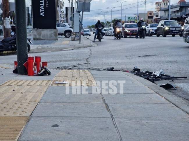 Πάτρα: Κεράκια στο σημείο που έχασαν τη ζωή τους ο Γιώργος και ο Γιάννης - Πώς έγινε το σοκαριστικό τροχαίο [εικόνες]