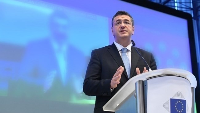 Politico: "Δεξιά στροφή" του Μητσοτάκη η επιλογή Τζιτζικώστα για τη θέση του Επιτρόπου στην ΕΕ