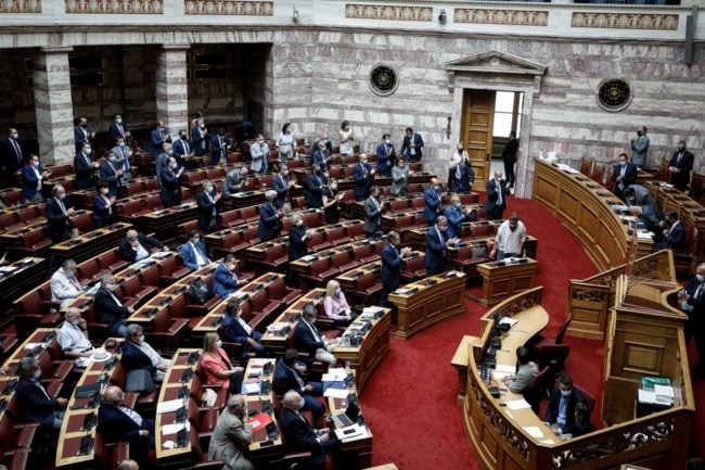 Αναστάτωση στη Βουλή: Τηλεφώνημα - φάρσα για βόμβα την ώρα της ψηφοφορίας για την ΑΟΖ με την Αίγυπτο