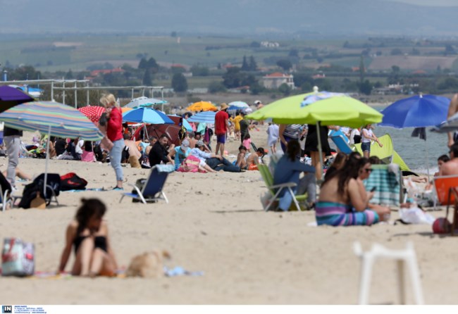 Θεσσαλονίκη: Η μάχη της ξαπλώστρας - Χαμός στις κρατήσεις για τα beach bar της Επανομής