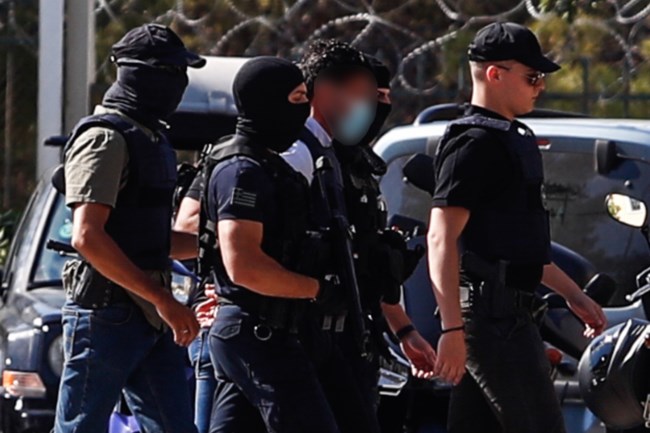 Δολοφονία τοπογράφου στο Ψυχικό: Η κατάθεση της χήρας - "Υποπτευόταν συγκεκριμένο άτομο στη Μύκονο"