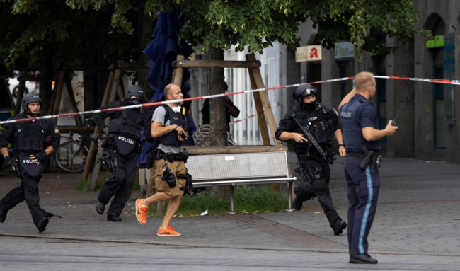 Επίθεση με μαχαίρι στη Γερμανία: 24χρονος Σομαλός ο μακελάρης που σκότωσε τρεις και τραυμάτισε πέντε [εικόνες-βίντεο]
