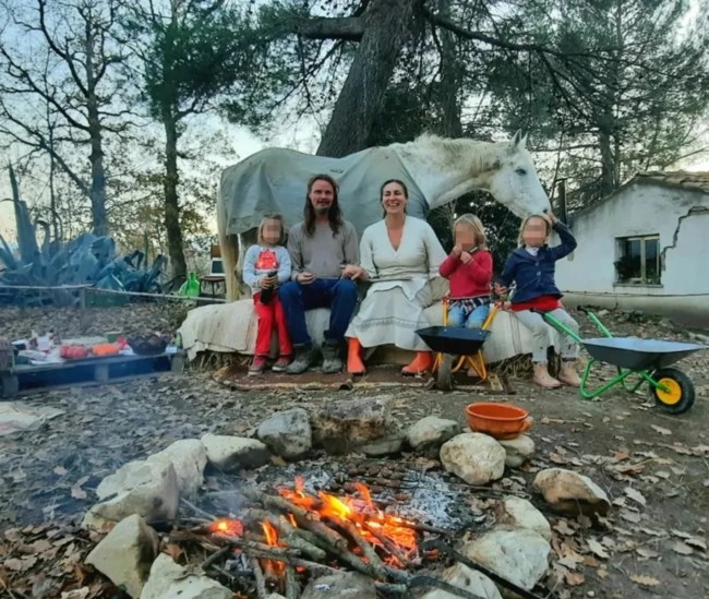 Σάλος με τα "Παιδιά του Δάσους" στην Ιταλία: Ζούσαν χωρίς ρεύμα και νερό,πήραν την επιμέλεια από τους γονείς