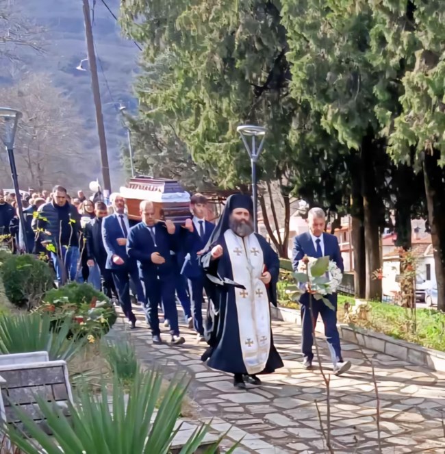 Βιολάντα: Βαρύ πένθος στην κηδεία της Βασιλικής Σκαμπαρδώνη - Τραγικές φιγούρες ο σύζυγος και τα παιδιά της