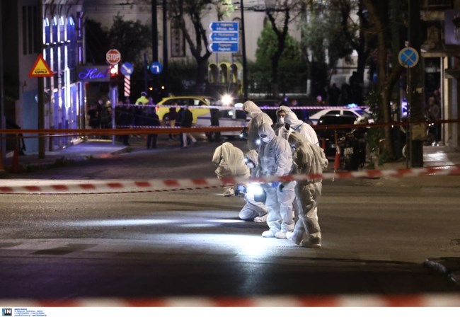Βόμβα στη Hellenic Train: Νέα βίντεο ντοκουμέντα - Άνδρας με κουκούλα και σακίδιο πριν και μετά την έκρηξη