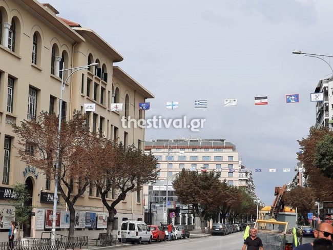 Θεσσαλονίκη: Γέμισε με σημαίες της Ελληνικής Επανάστασης  [Εικόνες]
