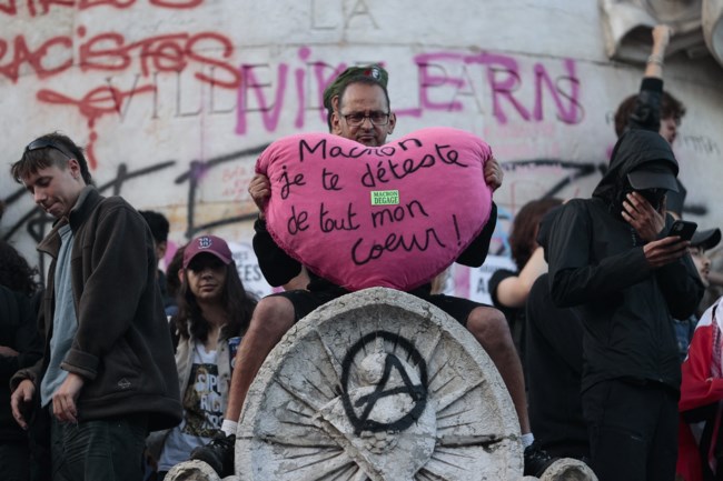 «Μακρόν, σε μισώ με όλη μου την καρδιά» - Ψηφοφόροι της Αριστεράς εκφράζουν τα αισθήματά τους