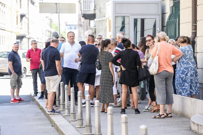 Κροατία: Γονείς των φυλακισμένων χούλιγκαν έξω από το Υπουργείο Εξωτερικών - Τι ζητάνε