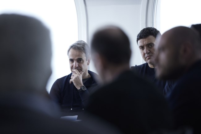Μητσοτάκης στη Σαντορίνη: Ο κρατικός μηχανισμός βρίσκεται σε πλήρη κινητοποίηση - Δεν αναπαράγουμε σενάρια καταστροφής