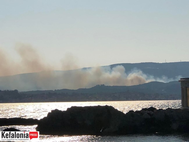 Φωτιά στην Κεφαλονιά - Κινητοποίηση της πυροσβεστικής