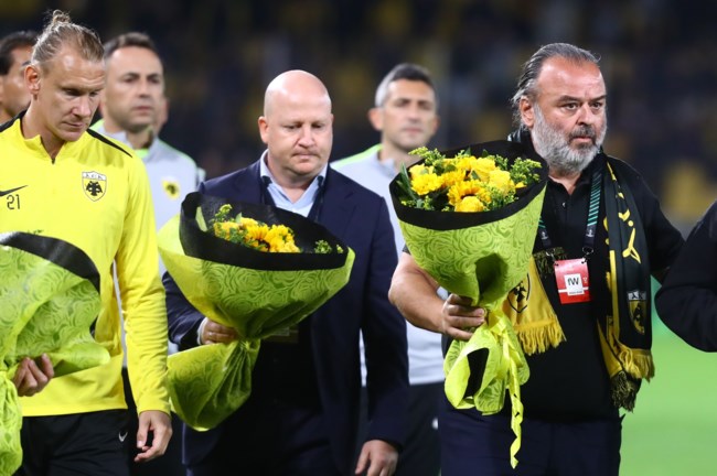 Δολοφονία στη Χαλκίδα: Η ΑΕΚ τίμησε τη μνήμη του Μάριου - Κεράκια και λουλούδια στο σημείο όπου έπεσε νεκρός [εικόνες, βίντεο]